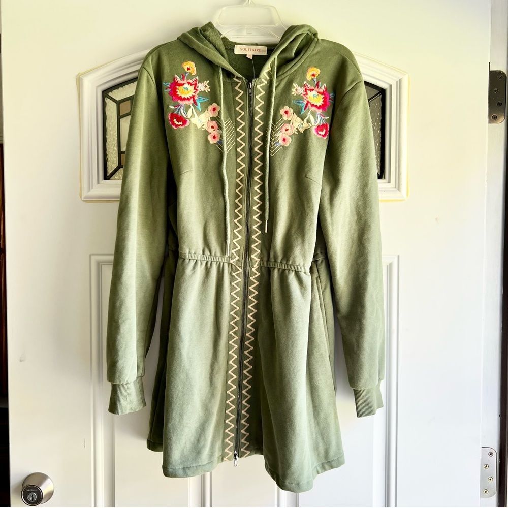Solitaire Full Zip Embroidered Hoodie Sweater in Green